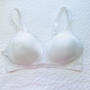 BUY 1 GET 1 FREE Hanes L+ white bra wire free Cool That Adapts to You